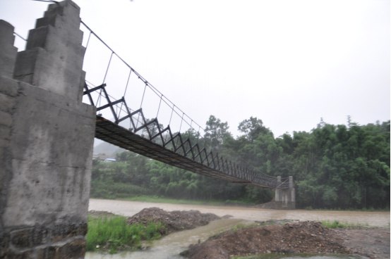 远山的呼唤－记江铃溪桥工程中的一位大学生村官