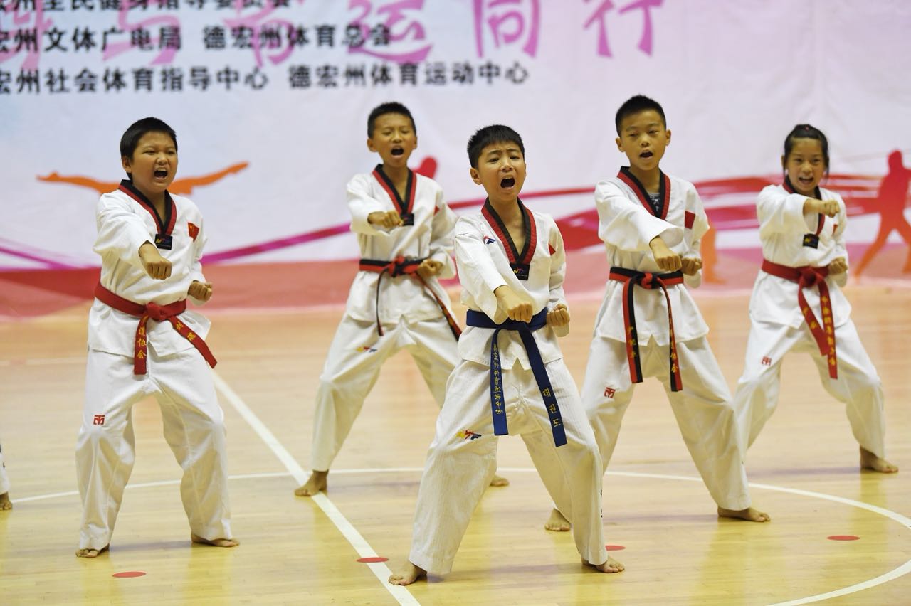 云南德宏全民健身日将村官纳入社会体育指导