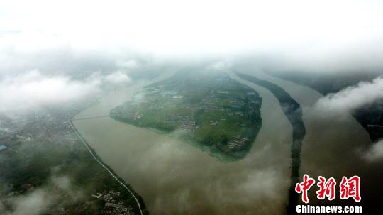 古城扬州秋雨过后现云海景观