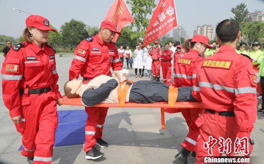 江苏丰县230余名志愿者应急救援演练防患未然