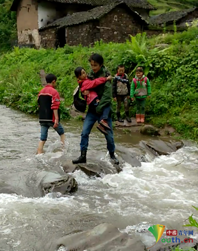 寻找身边的大学生村官典型人物