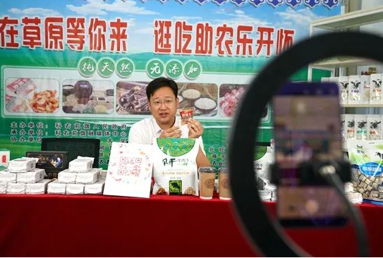 第一书记主动留下当"主播"