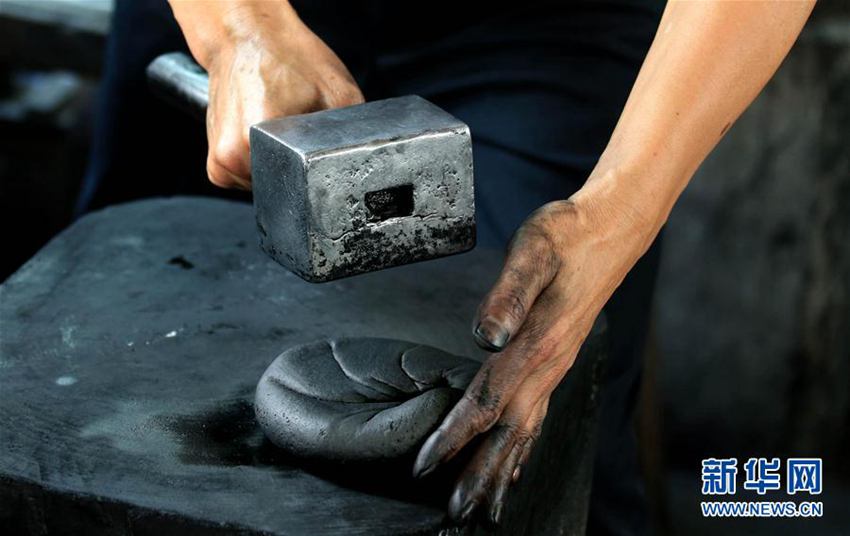 安徽歙县:工匠精神传承徽墨技艺