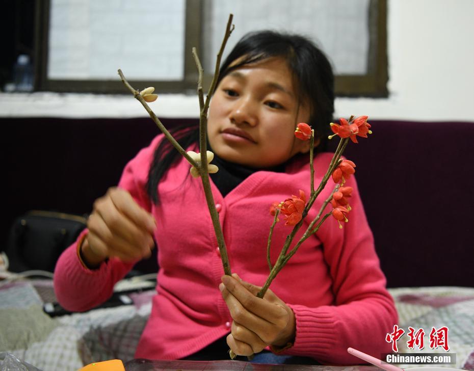 29岁瓷娃娃用灵巧双手创造明天