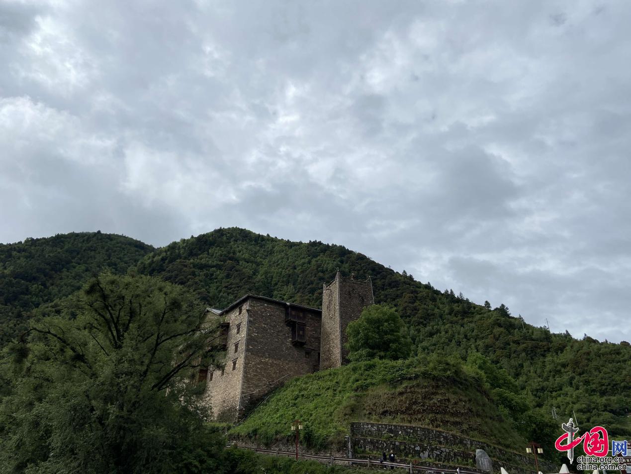 卓克基土司官寨东方建筑史上的一颗明珠